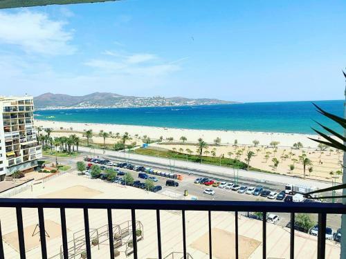 Apartamento Cozy Beach-front Studio With Amazing Sea View