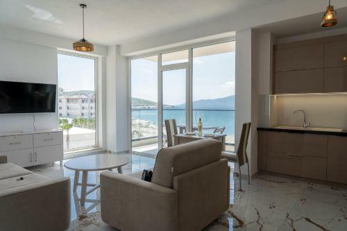 Horizon Residence - Beachfront Apartments