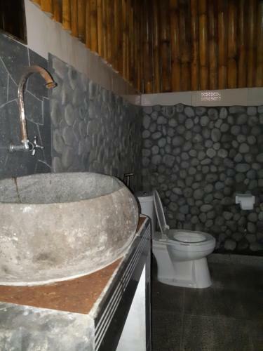 Hostal Medewi Shady House