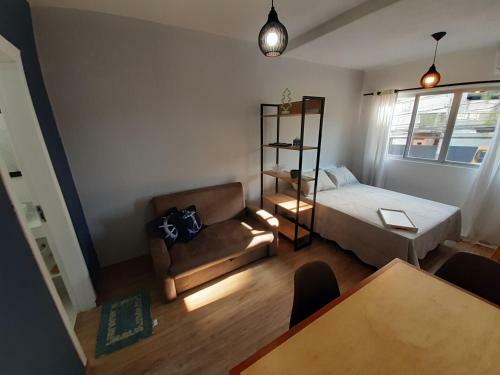 Apartamento Studio Reformado No Centro Com Garagem, � 2min Praia