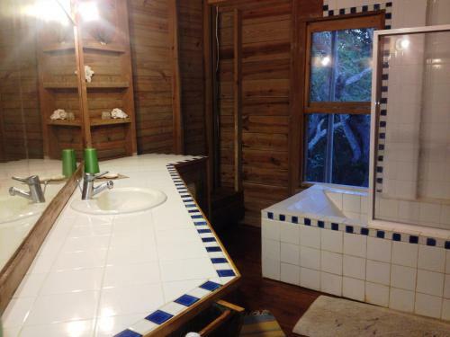 Roatan Bed & Breakfast Apartments