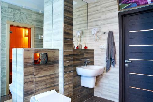 Sauna, Big Jacuzzi , Khreshchatyk Apartments