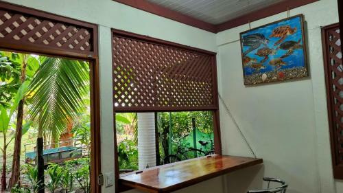 Hostal Wildlife Art House