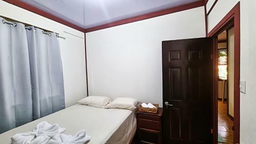 Hostal Wildlife Art House