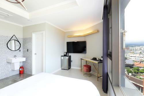 Cornerstone Hotel