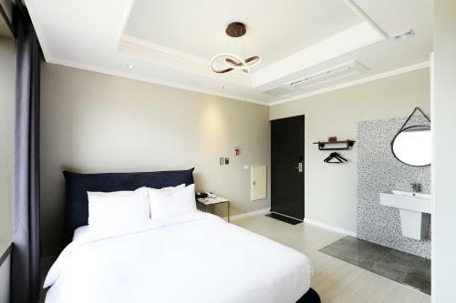 Cornerstone Hotel