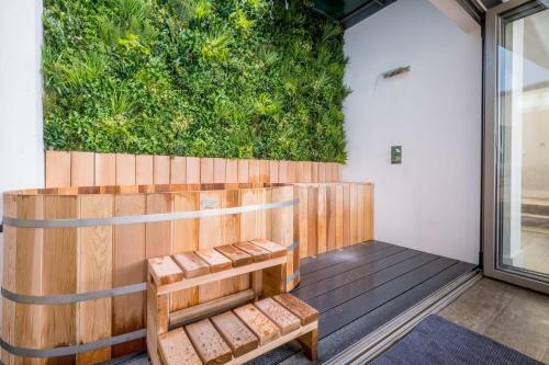 Luxury Unique Interior Designed Hot Tub Parking