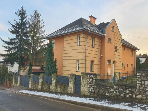 Adel Apartman