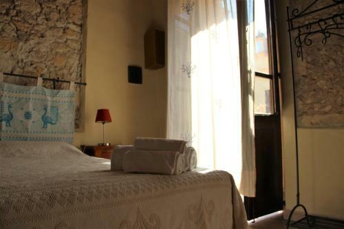 Hostal Sant Efisio Host