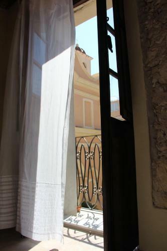 Hostal Sant Efisio Host