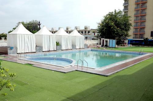 Hotel Clarks Inn Krishna Valley Resort