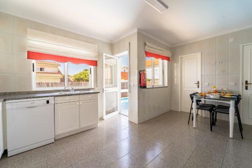 Marinhas - Moradia V4 Com Piscina E Pr�ximo Da Praia - Esposende