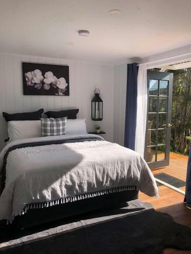 Bed & Breakfast Sneaky Peek Cottage