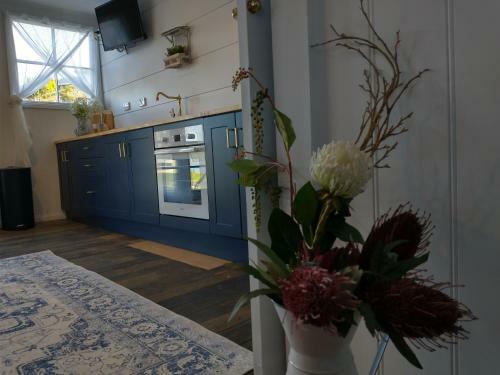 Bed & Breakfast Sneaky Peek Cottage
