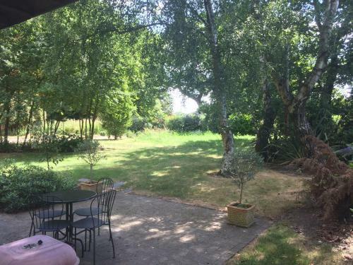 North Mundham Studio, Sleeping 4 With Pool & Tennis Court