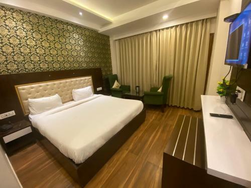 Hotel Ambika Residency Manali
