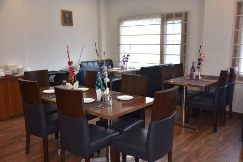 Hotel Ambika Residency Manali