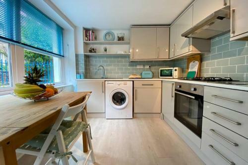 Apple Cottage - Central Frome - Outdoor Space