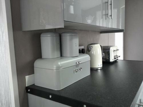 Superb Luxury 2 Bedroom Double Bed Settee Sleep Six Caravan