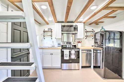 Cozy New Iberia Tiny Home With Screened Porch