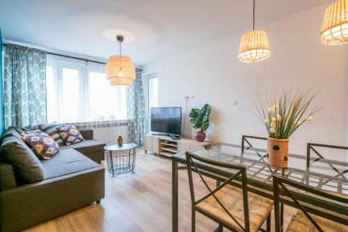 3-room Apartment 50m From Main Market