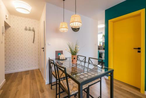 3-room Apartment 50m From Main Market