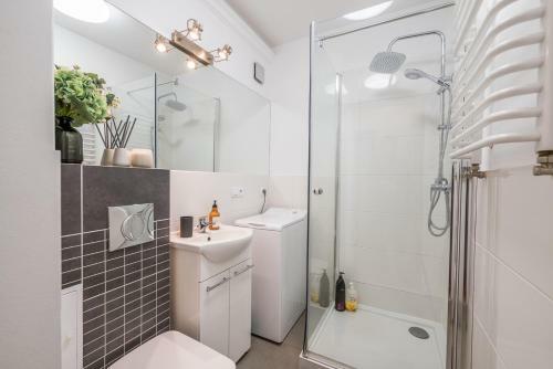 3-room Apartment 50m From Main Market