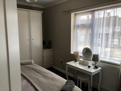 12 Harlesden Road Close To Excel