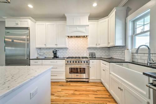 Bright Coastal Abode With Porch And Beach Access!