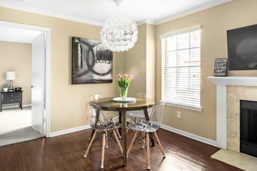 Hidden Gem At Med Center 2br & 2ba Apartment