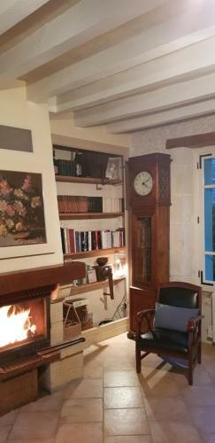 Petite Maison Au Bord Du Canal