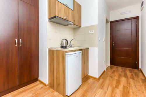 Aqua Breeze Apartments