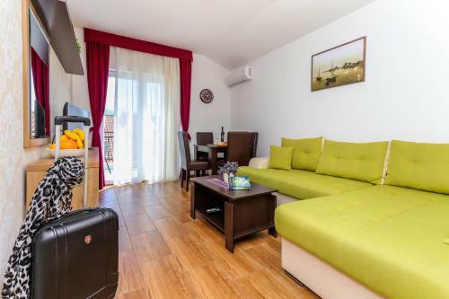 Aqua Breeze Apartments