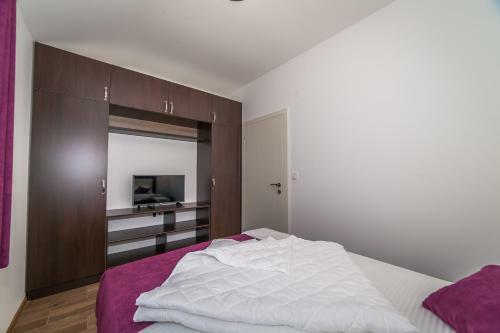 Aqua Breeze Apartments