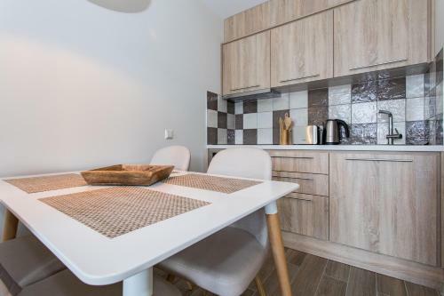 By The Sea Apartments With Underground Parking
