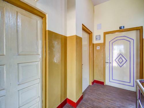 Hotel Oyo 75953 Shine Inn 2