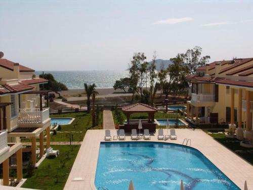 Nearby The Sea With Pool Triplex Villa