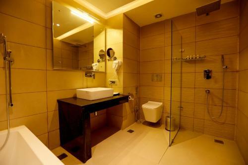 Hotel The Emerald Grand