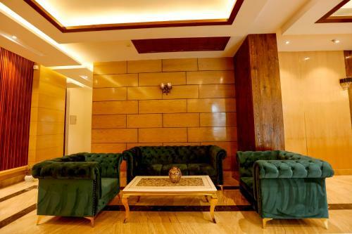 Hotel The Emerald Grand