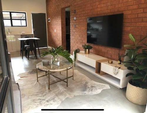 Trendy Melrose Apartment