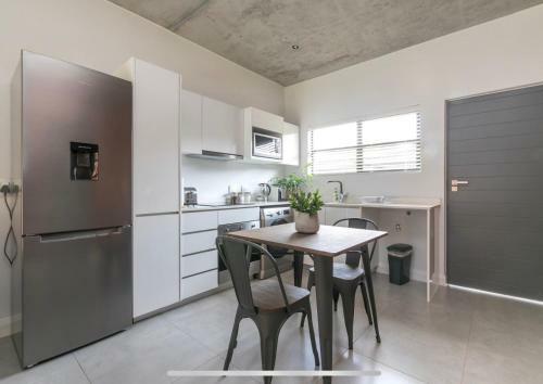 Trendy Melrose Apartment