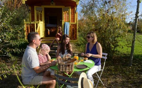 Les Roulottes & Cottages Du Moulin