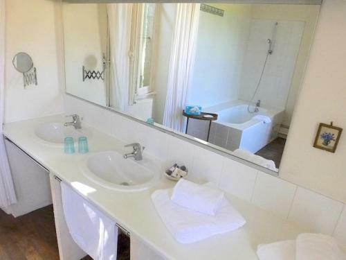 Bed & Breakfast Domaine Des Forges de La Vache