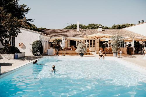 Hotel H�tel Les Gollandi�res
