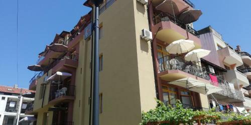 Hostal Guest House Ares