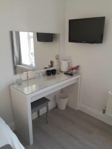 Hostal Double Four