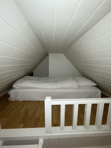 Presttind - Studio Apartment With Free Parking