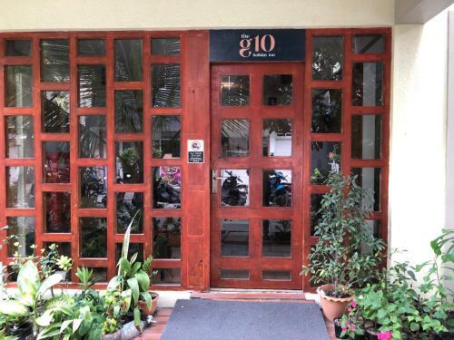 Hostal The G10 Holiday Inn