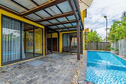 An Bang Beachfront May Villa