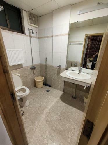 Lovely Apartment With 2 Bedrooms And A Kitchen